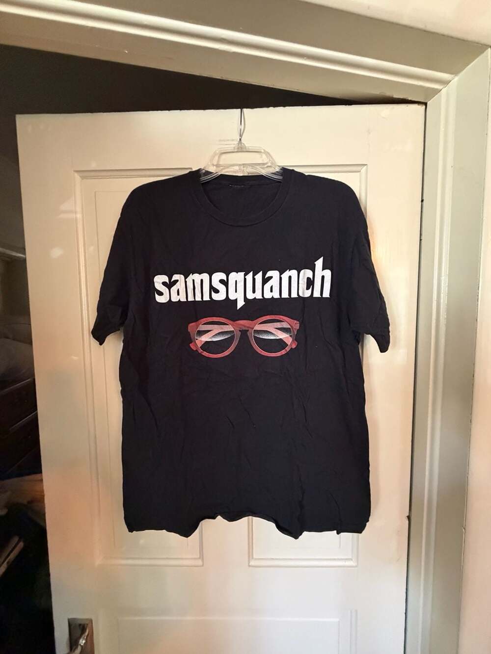 Samsquanch Graphic Print Short Sleeve T-Shirt with Glasses Black